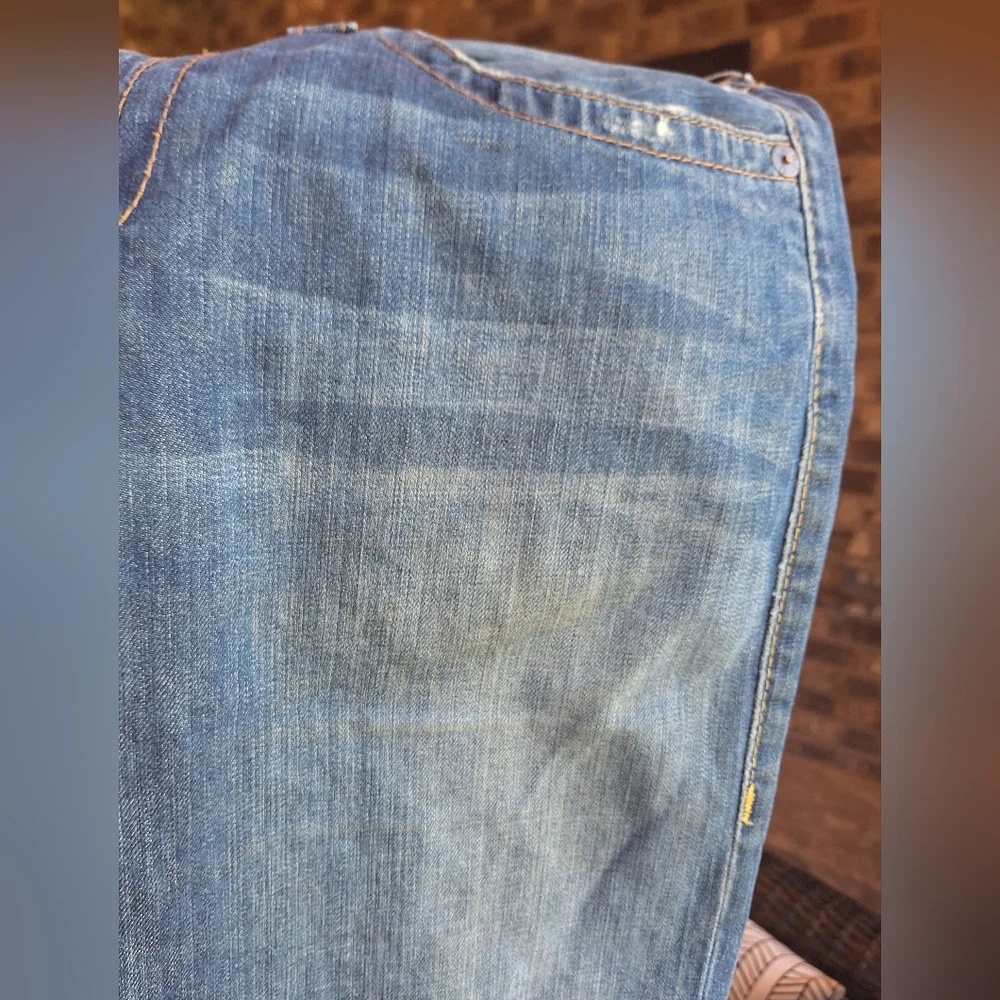 True Religion Bobby Jeans 32x31.5  Made In USA Cotton Lightly Distressed